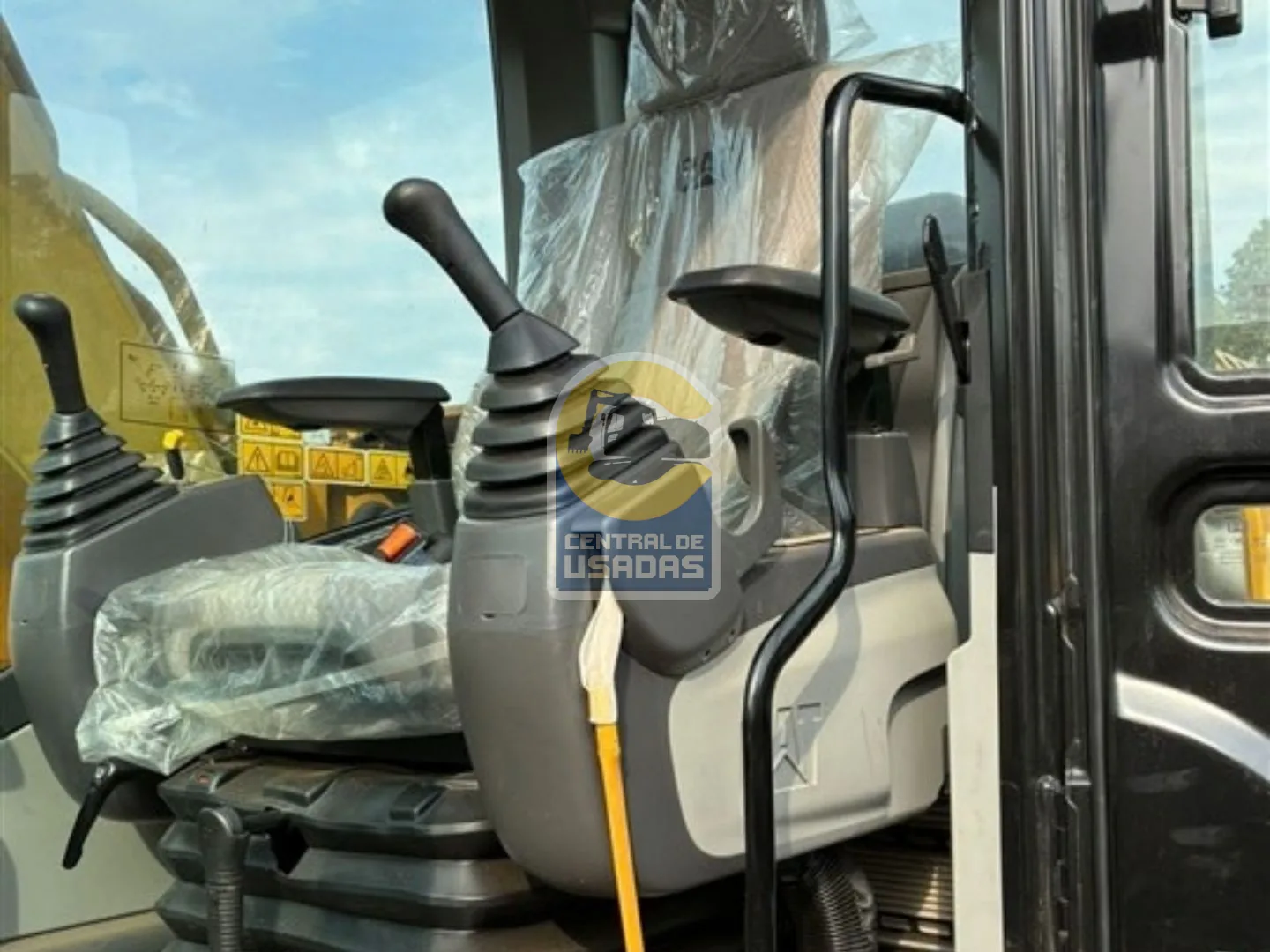 Caterpillar 318D2L 